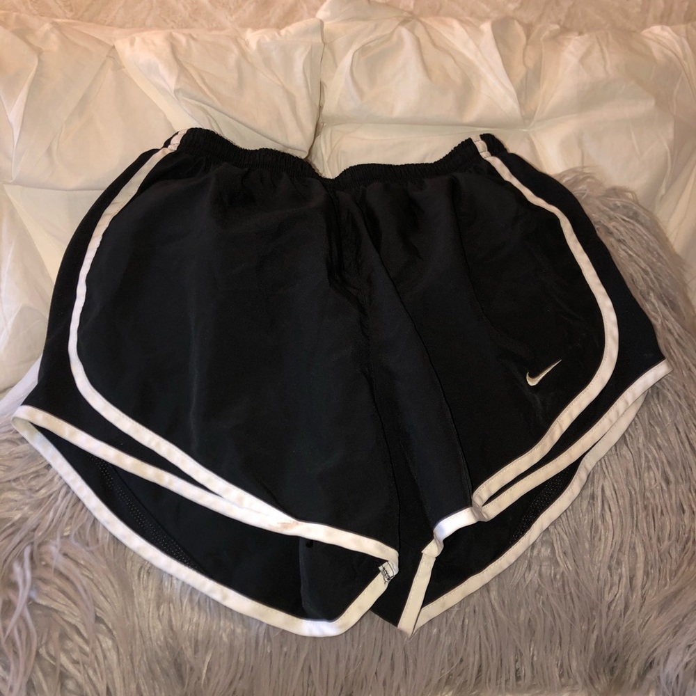 Women Nike shorts size Medium
